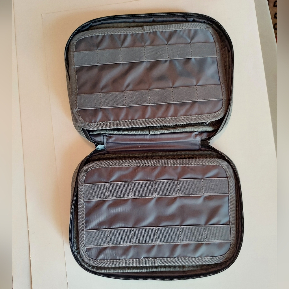 NWOT flash drive and portable electronic accessories organizer case by Lacdo - Picture 6 of 14